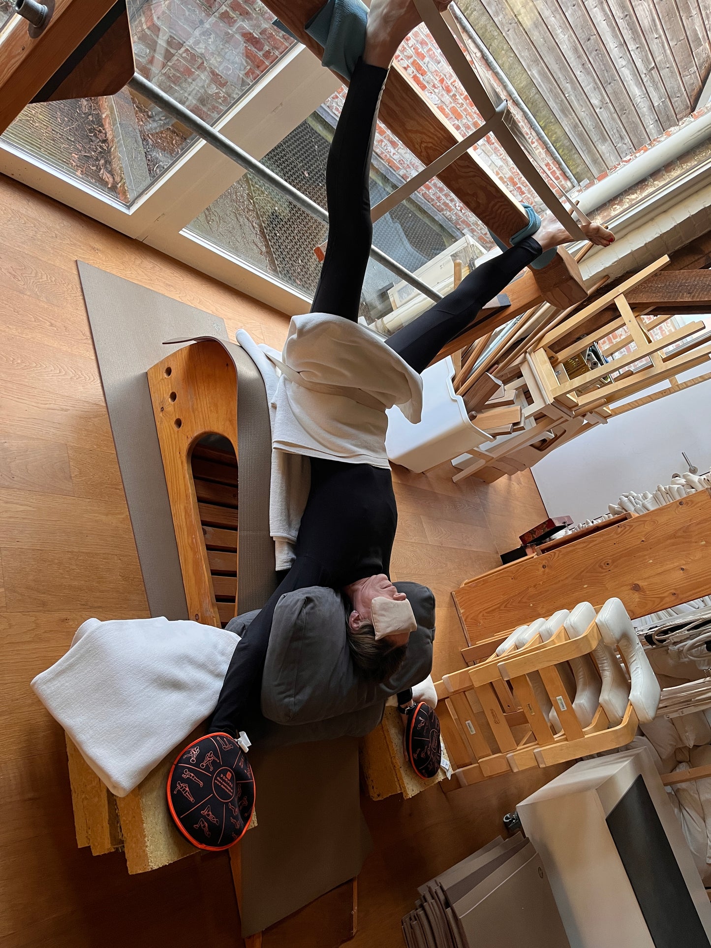 Therapeutisch/Medische Iyengar Yoga met Shai Kaplan, Eva Kamala en assistenten VRIJDAGEN 10U30-12U15