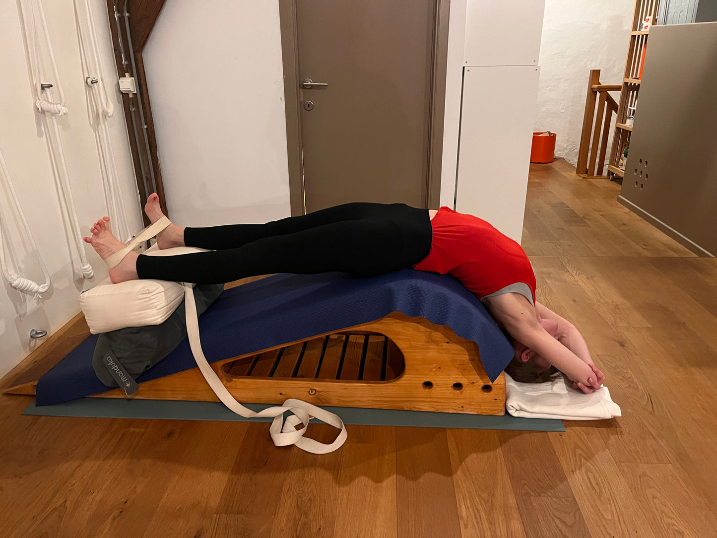 Therapeutisch/Medische Iyengar Yoga met Shai Kaplan, Eva Kamala en assistenten VRIJDAGEN 10U30-12U15
