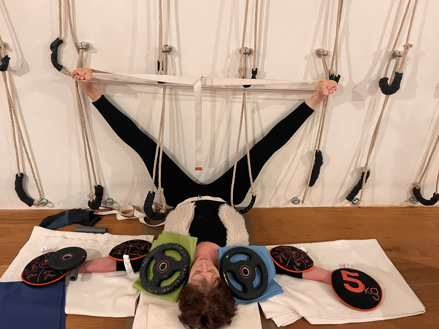 Therapeutisch/Medische Iyengar Yoga met Shai Kaplan, Eva Kamala en assistenten VRIJDAGEN 10U30-12U15