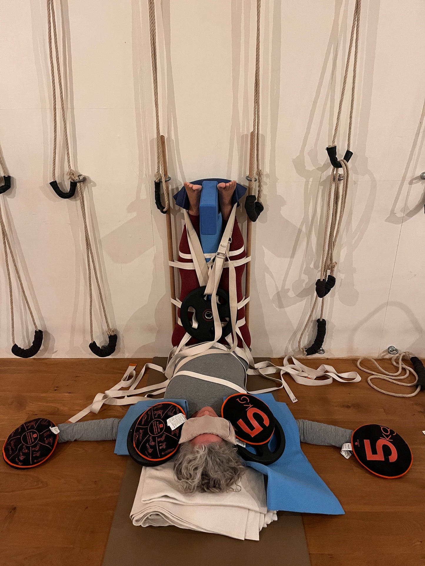 Therapeutisch/Medische Iyengar Yoga met Shai Kaplan, Eva Kamala en assistenten VRIJDAGEN 10U30-12U15